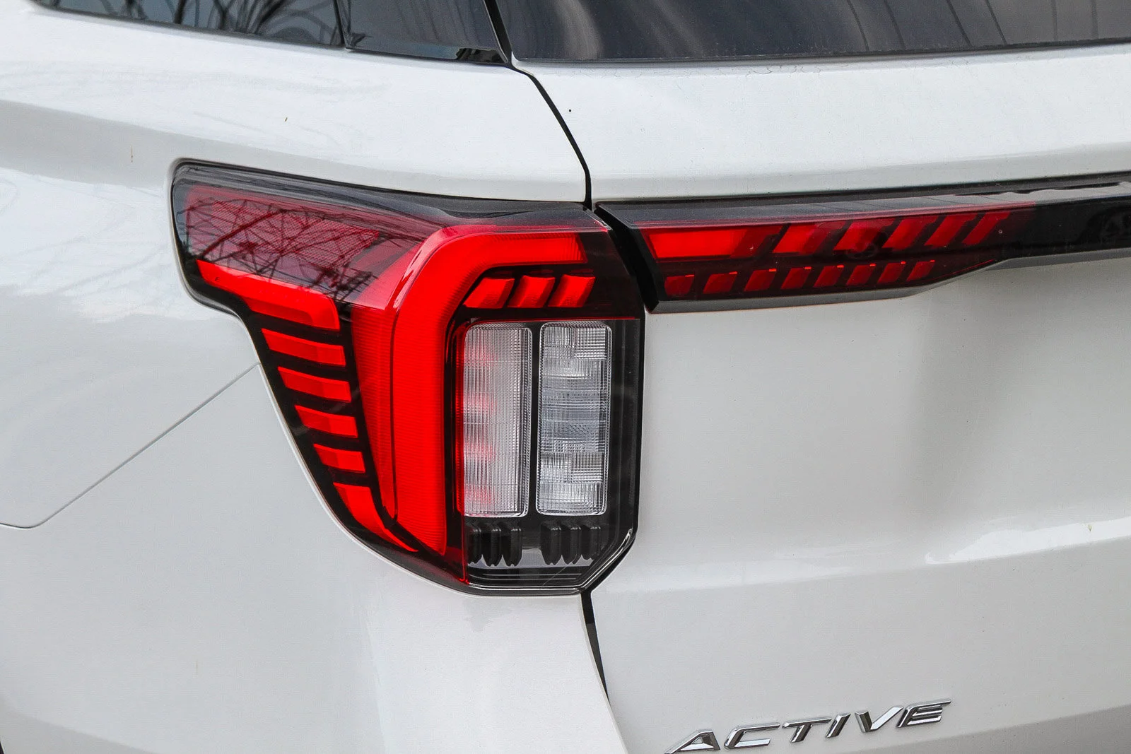 New 2026 Star White Metallic Tri-Coat Ford Active image 9
