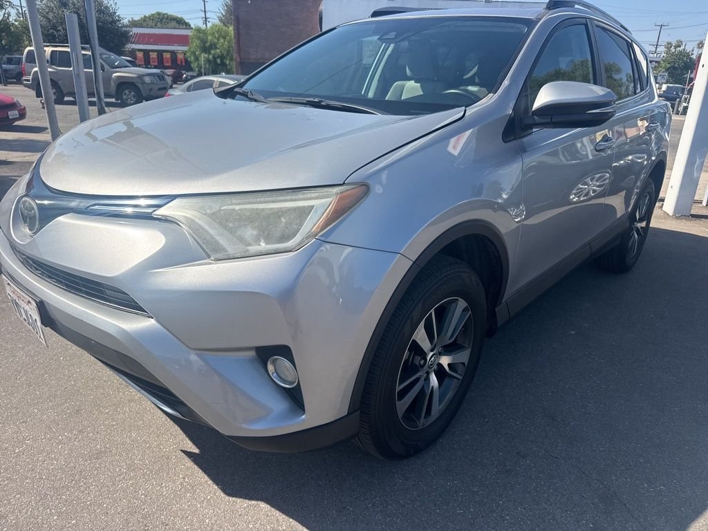 2017 Toyota RAV4 XLE's photo