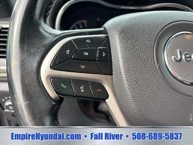 Used 2019 Gray Jeep Laredo E image 18