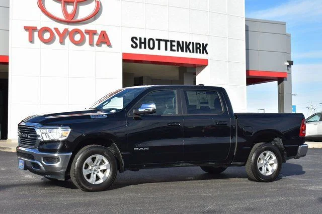 2024 RAM 1500 Laramie 4x4 Crew Cab 5'7's photo