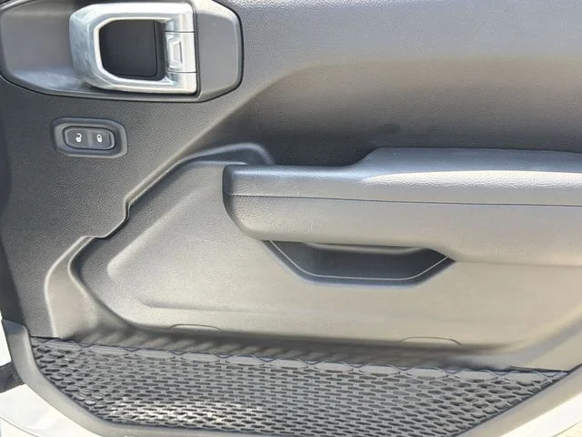 Used 2024 White Jeep Sport S image 34