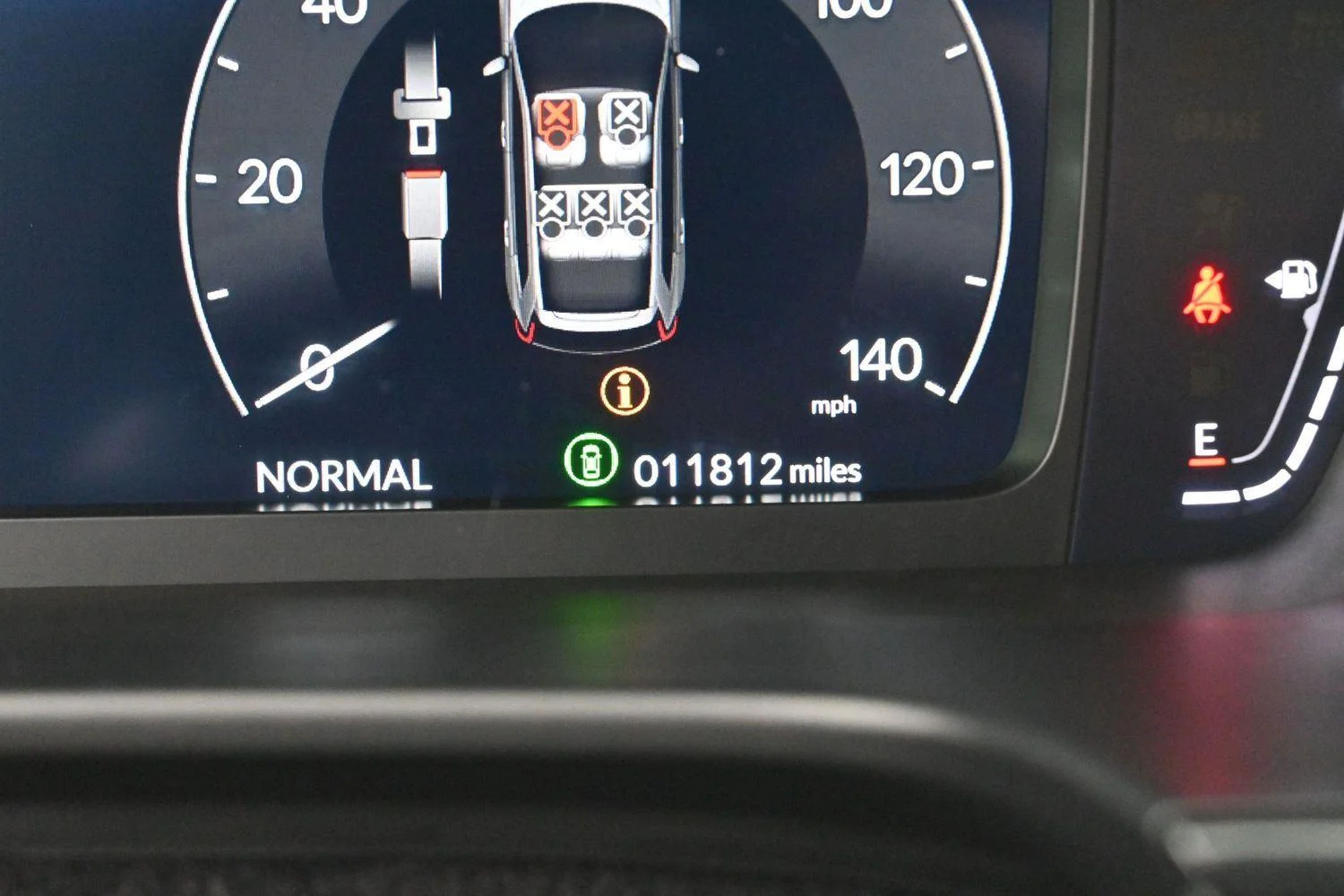 Used 2025 Gray Chrysler Select image 17
