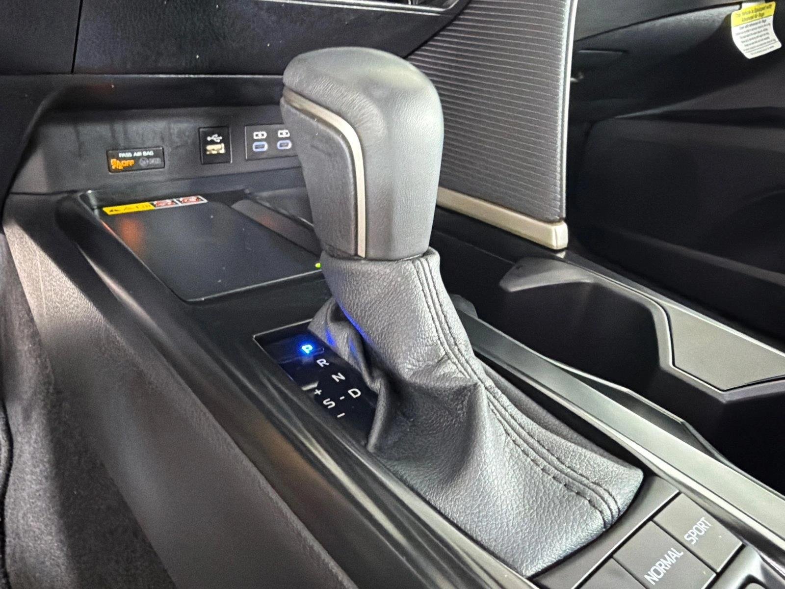 Used 2025  Toyota SE image 30