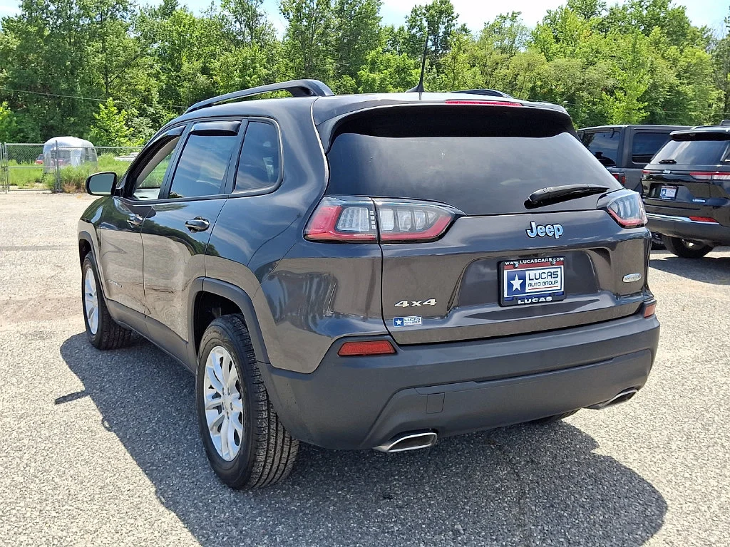 Used 2022 Gray Jeep Latitude Lux image 9