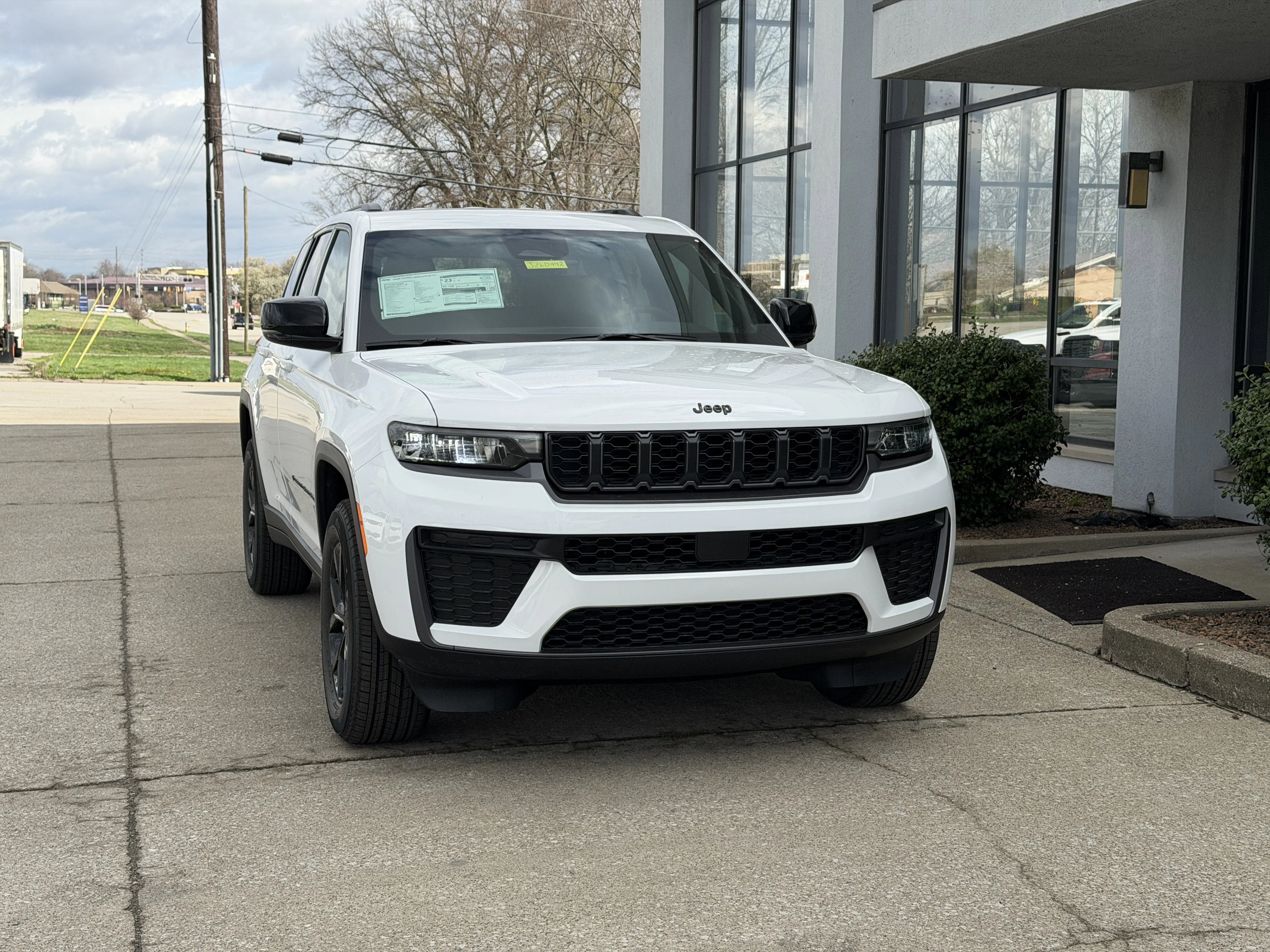 New 2026 Bright White Clear-Coat Exterior Paint Jeep Altitude image 20