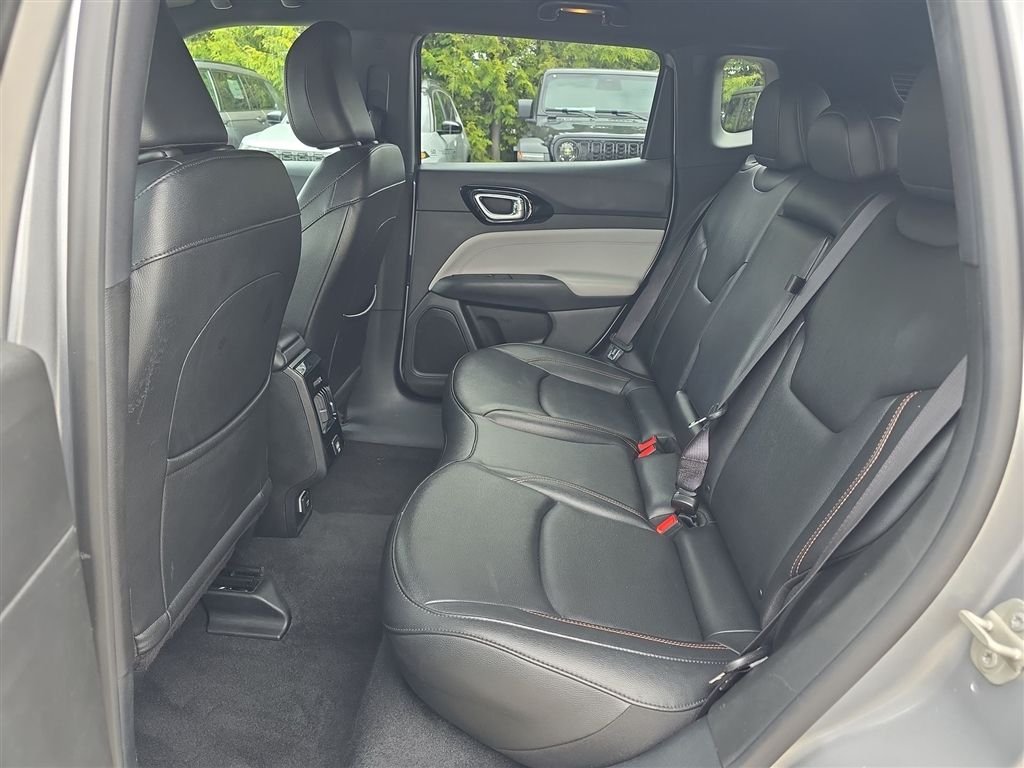 Certified Used 2024  Jeep Limited image 16
