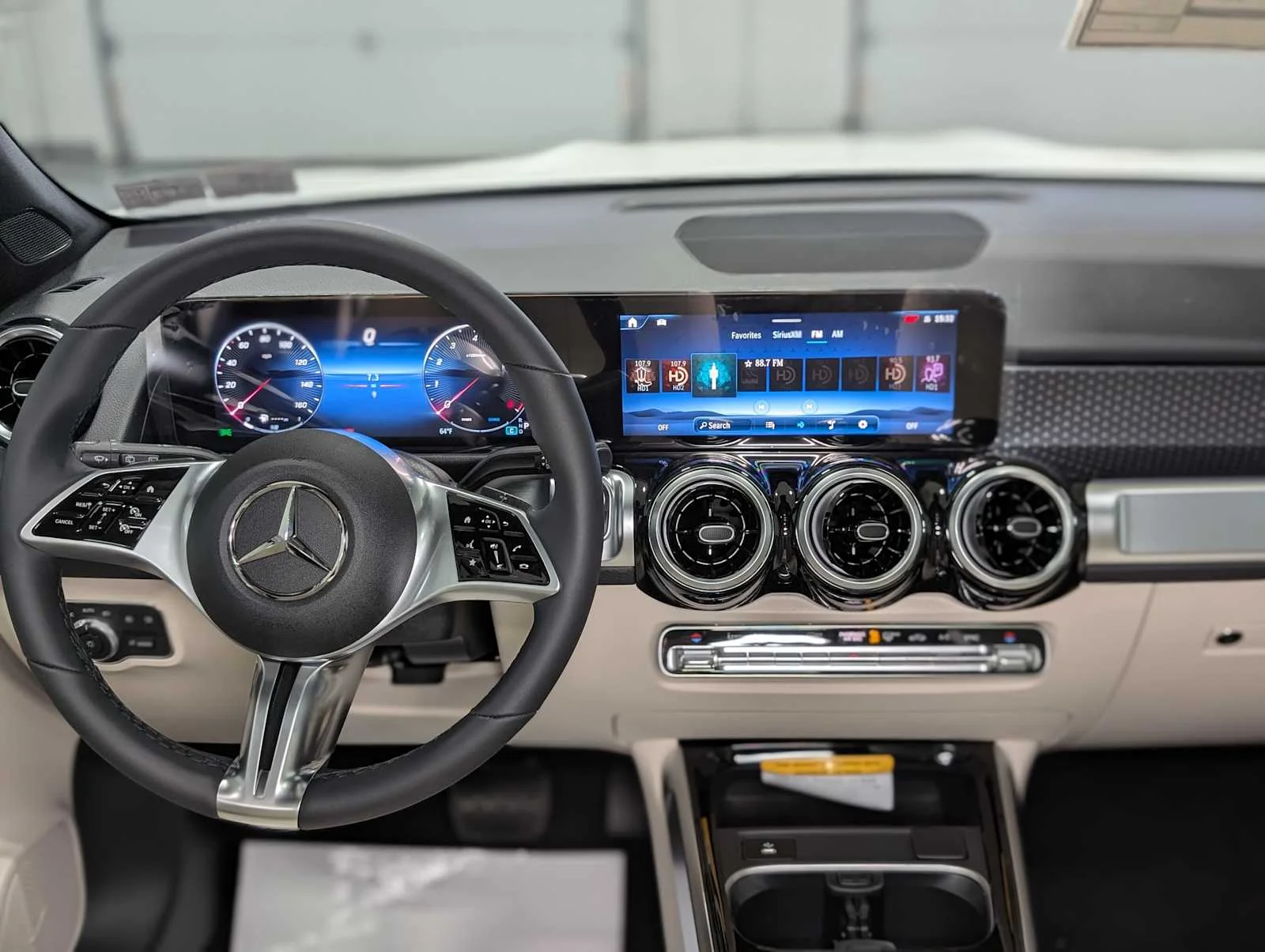 Used 2026 Polar White Mercedes-Benz GLB 250 image 5