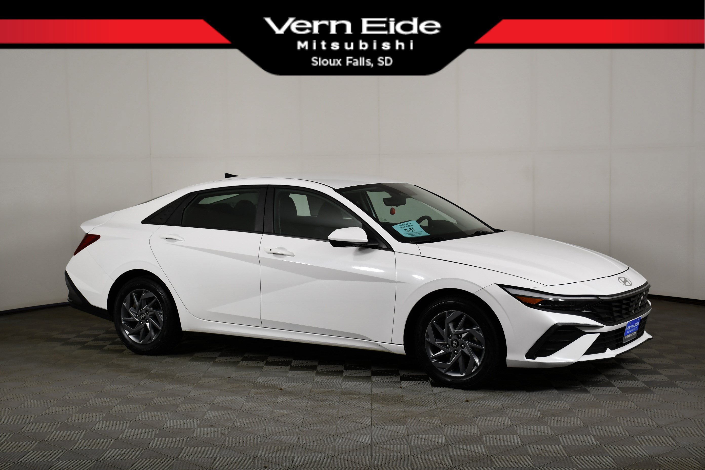 Used 2024 Serenity White Hyundai SEL image 1