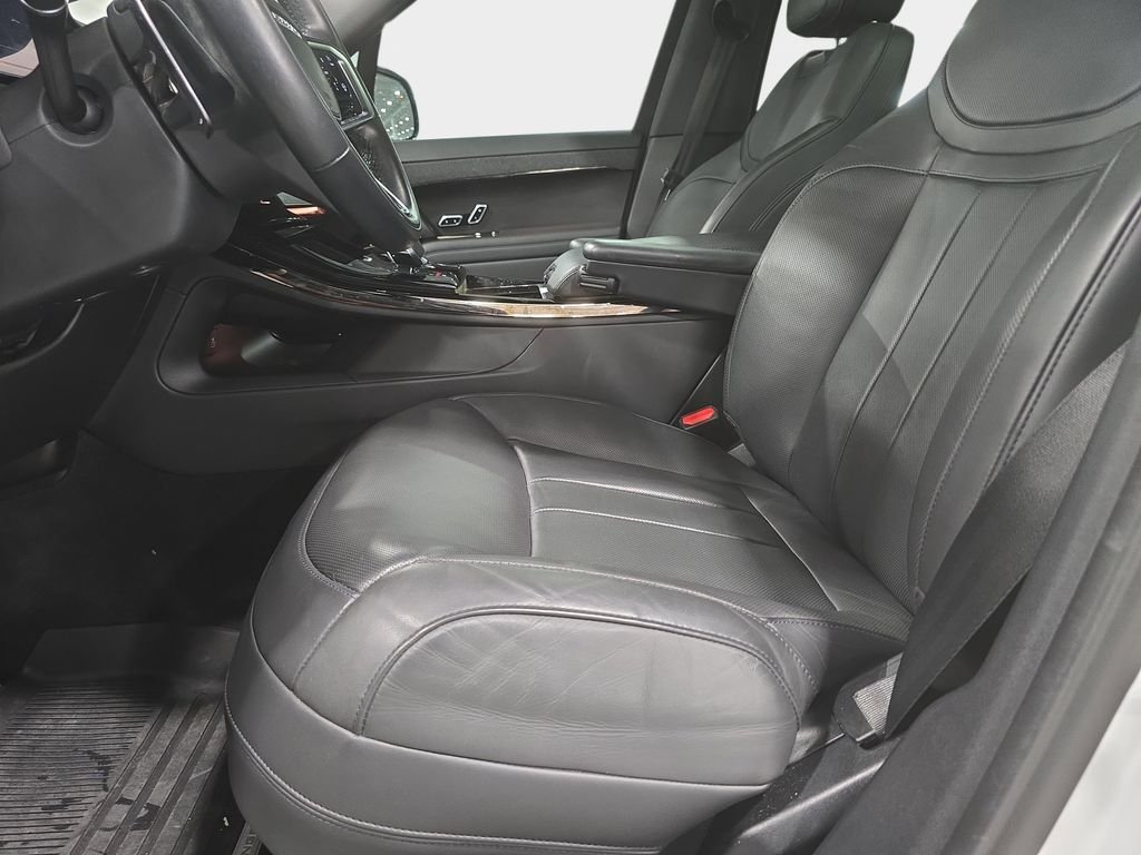 Used 2024 Fuji White Land Rover SE image 22
