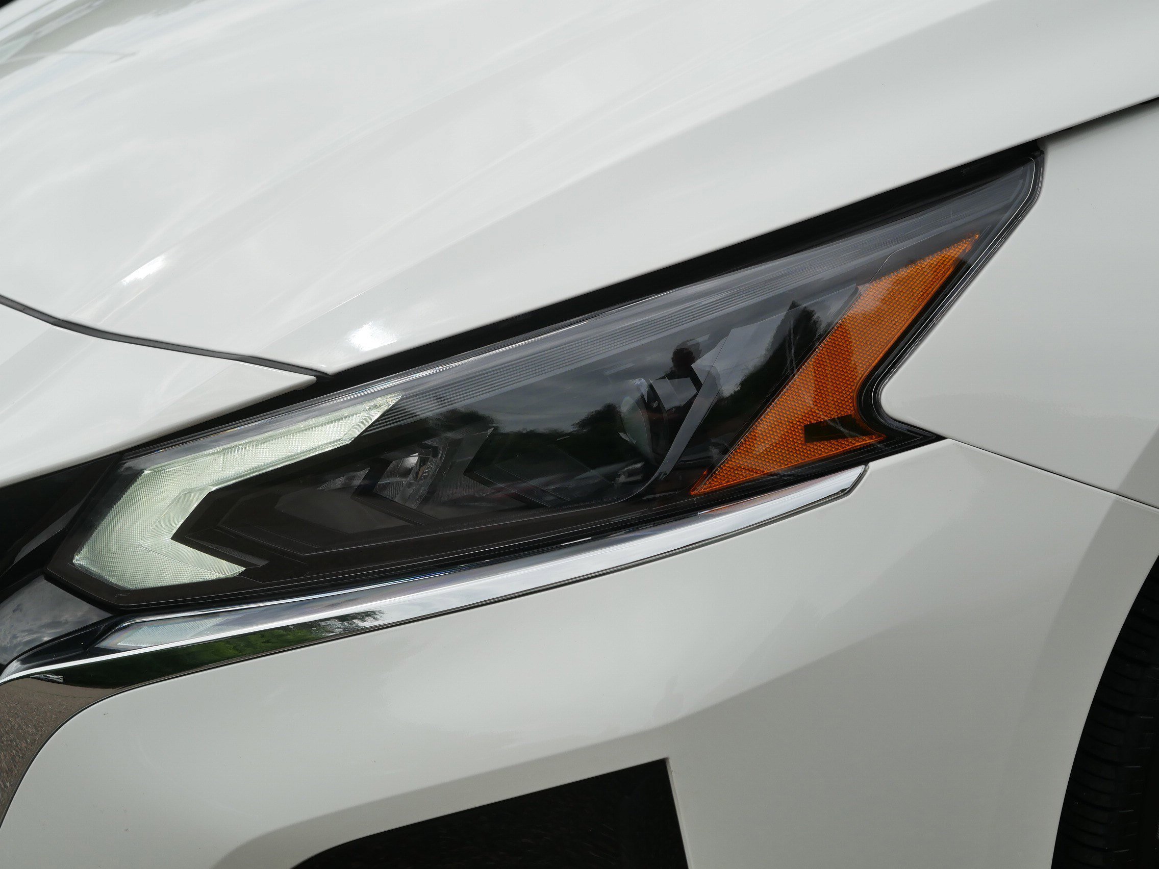 Certified Used 2025 Glacier White Nissan S image 16