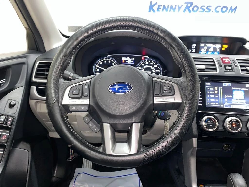 Used 2018 Silver Subaru 2.5i Limited image 27