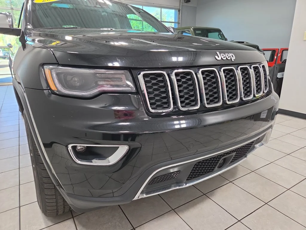 Used 2018 Black Jeep Limited image 21