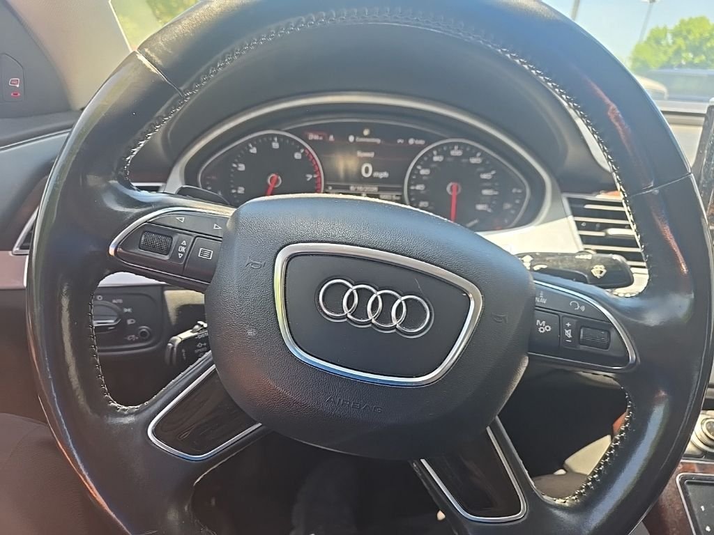 Used 2014  Audi 4.0T image 16