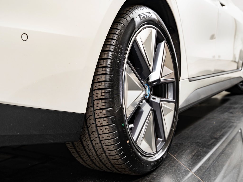 Used 2023 Mineral White Metallic BMW eDrive35 image 49
