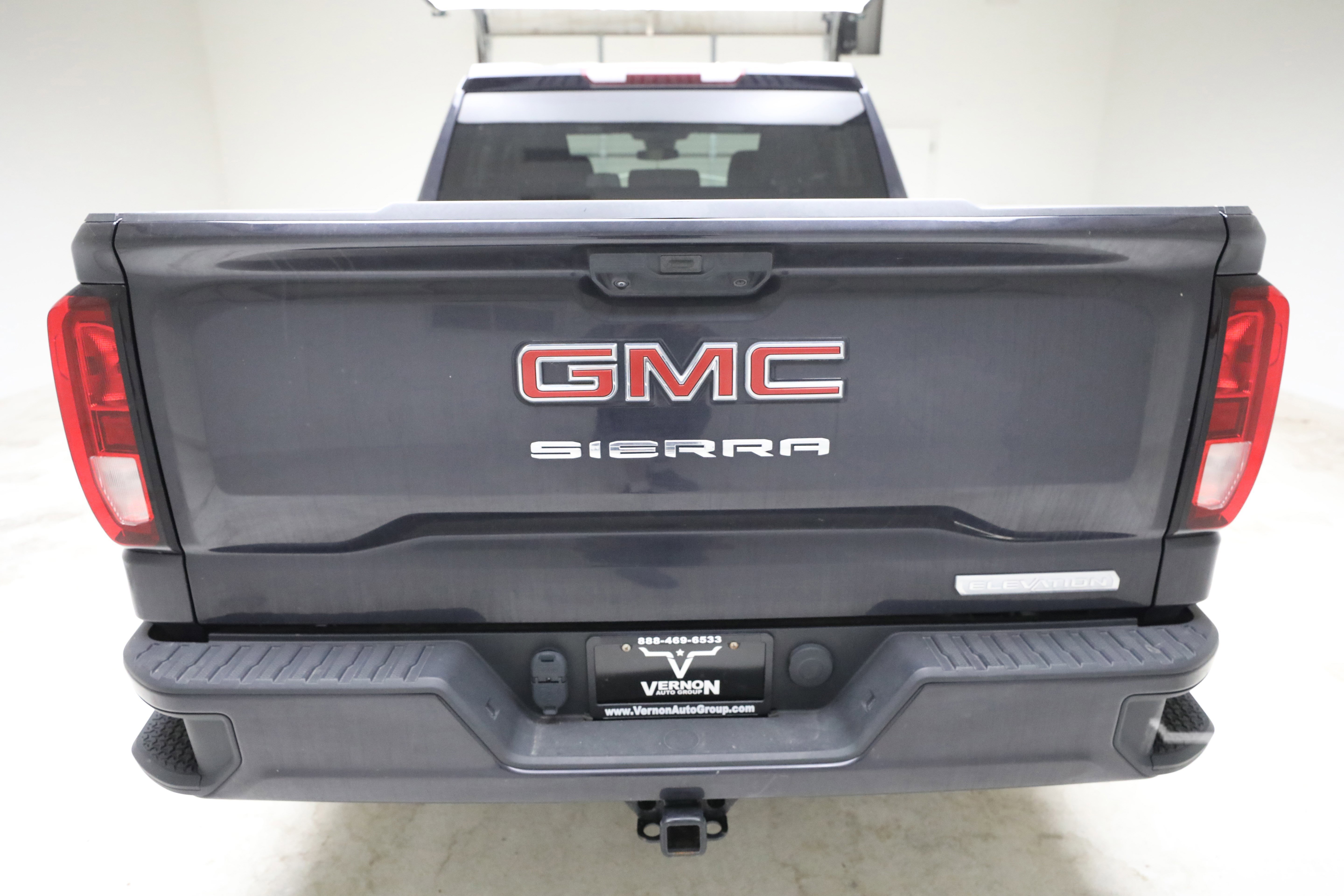 Used 2022 Titanium Rush Metallic GMC Y image 3