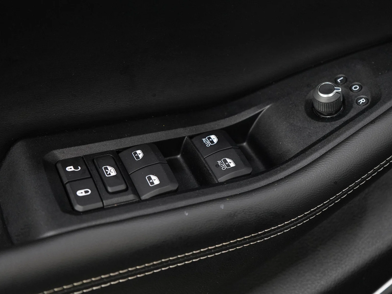 Used 2024 Diamond Black Crystal Pearlcoat Jeep 4xe image 21