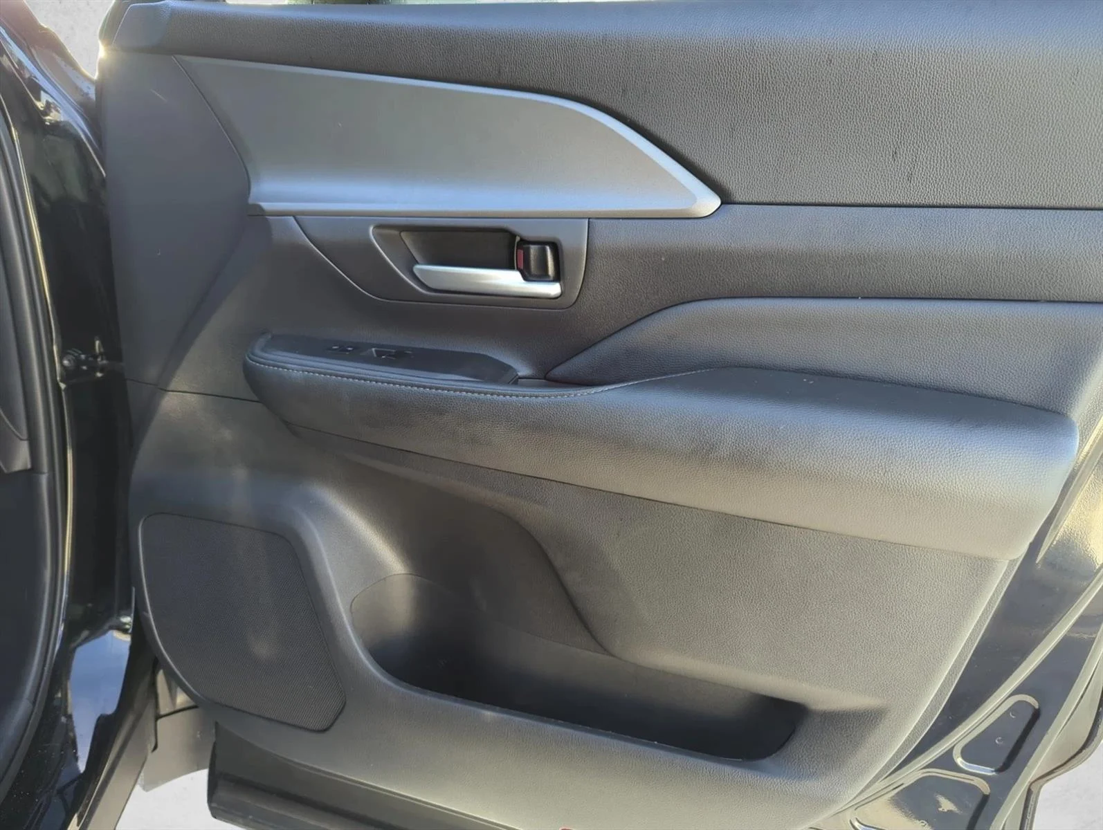 Used 2025 Midnight Black Metallic Toyota XLE image 30