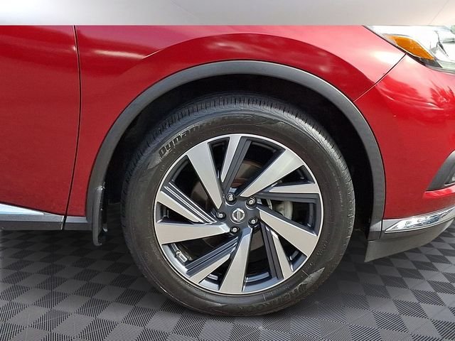 Used 2016 Red Nissan Platinum image 9