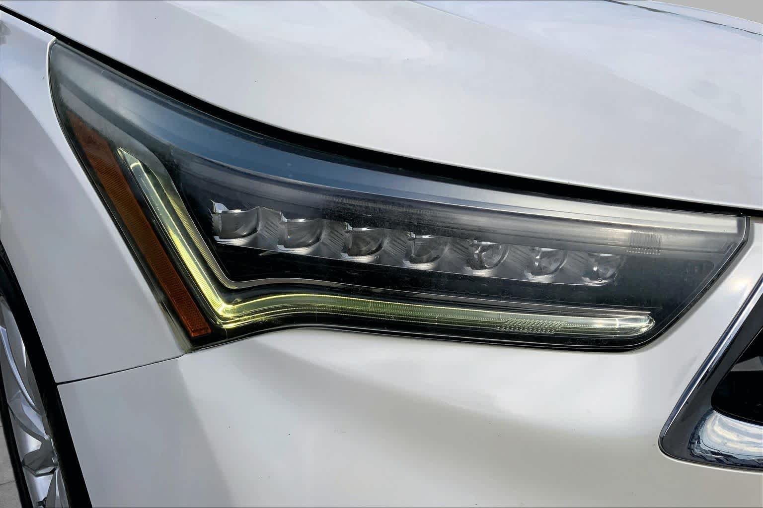 Used 2019 White Diamond Pearl Acura  image 27