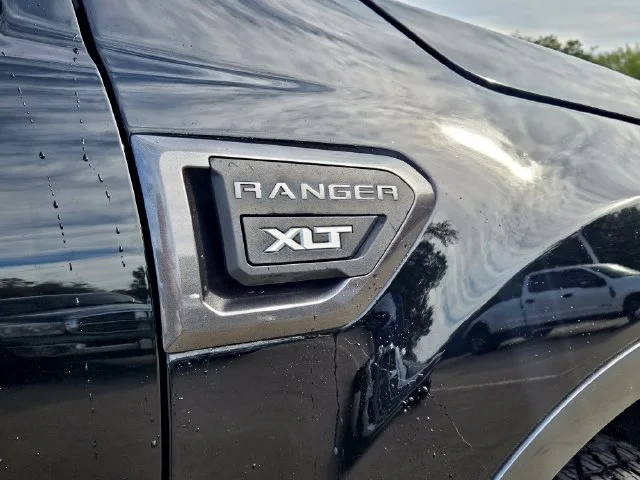 Used 2019 Shadow Black Ford XLT image 4