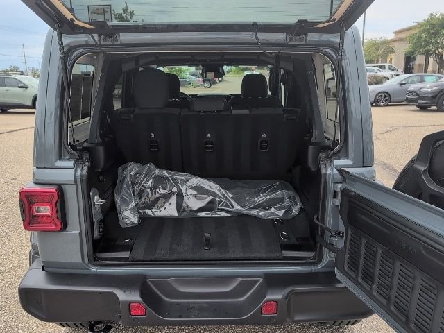 Used 2025 Gray Jeep Sahara 4xe image 21