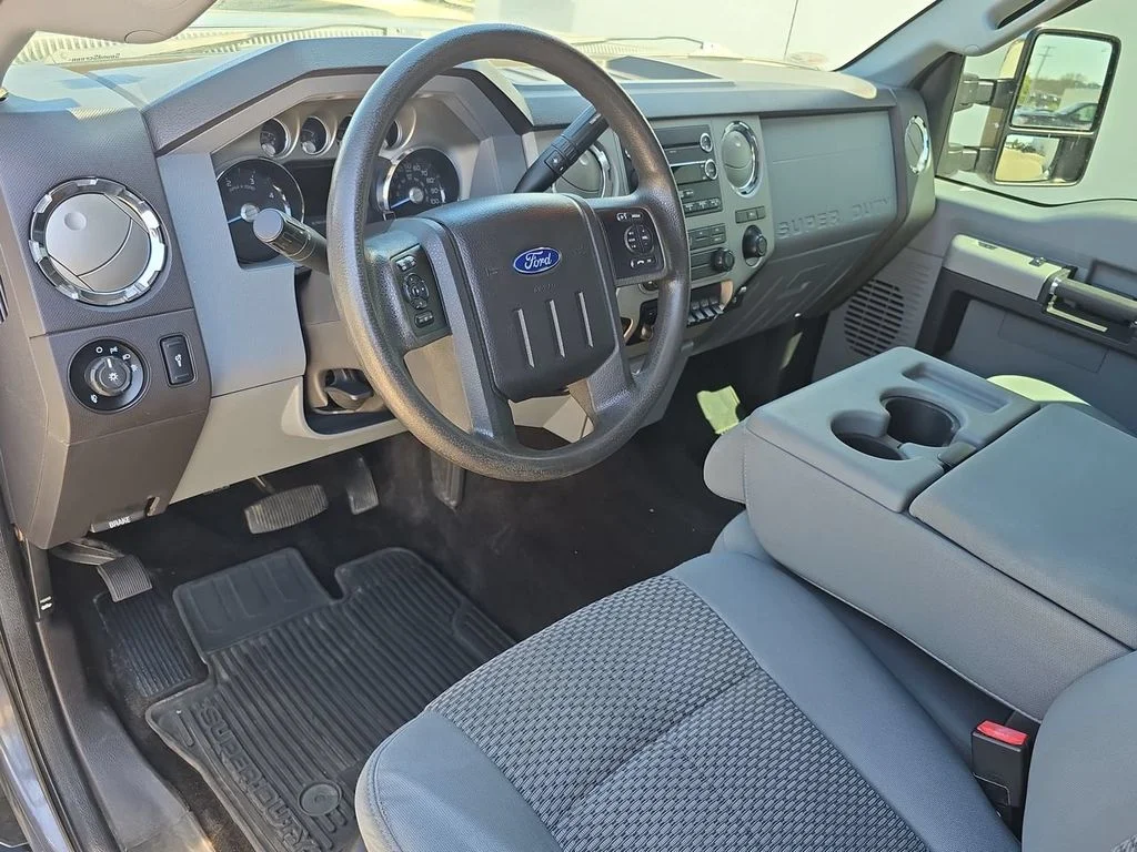 Used 2016 Gray Ford XLT image 10