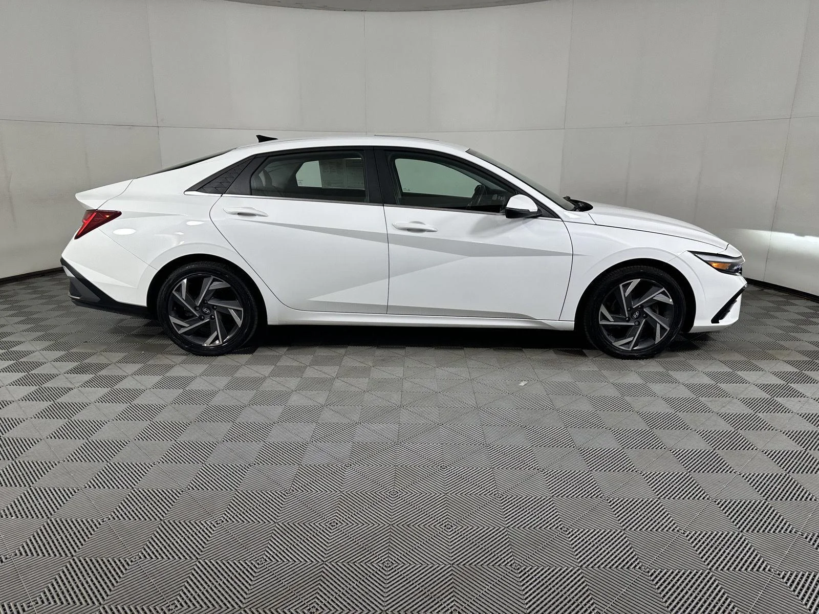Used 2024 Serenity White Hyundai Limited image 10