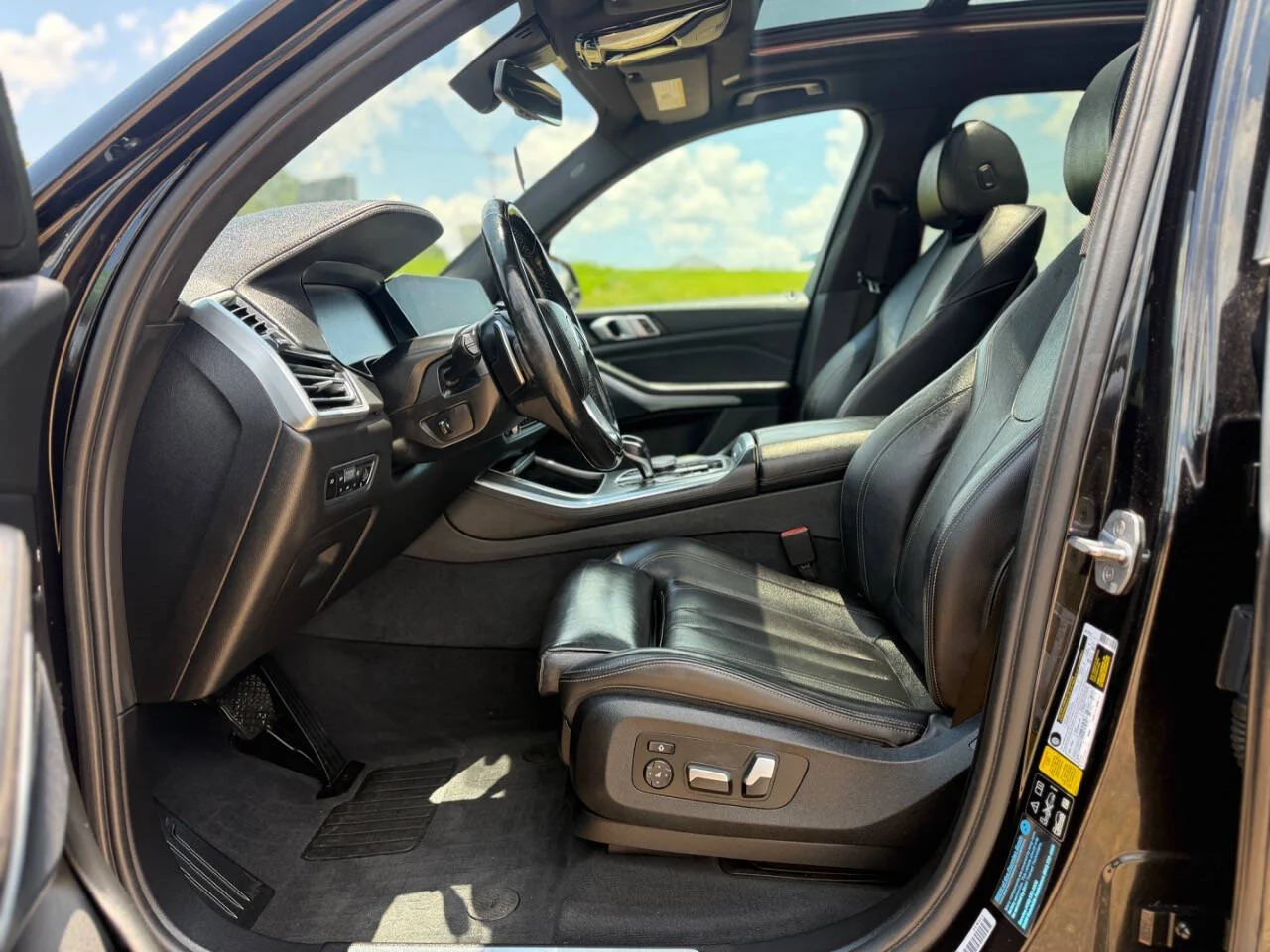 Used 2019 Black BMW xDrive40i AWD 4dr Sports Activity Vehicle image 11