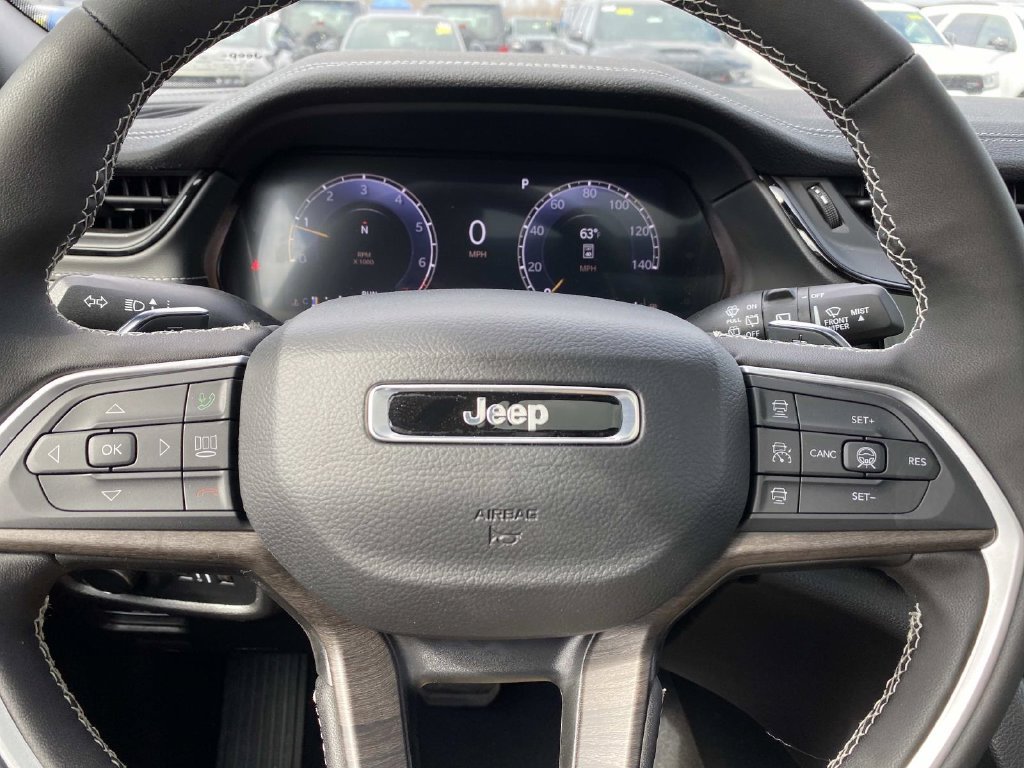 New 2026 Bright White Clear-Coat Exterior Paint Jeep Altitude image 12