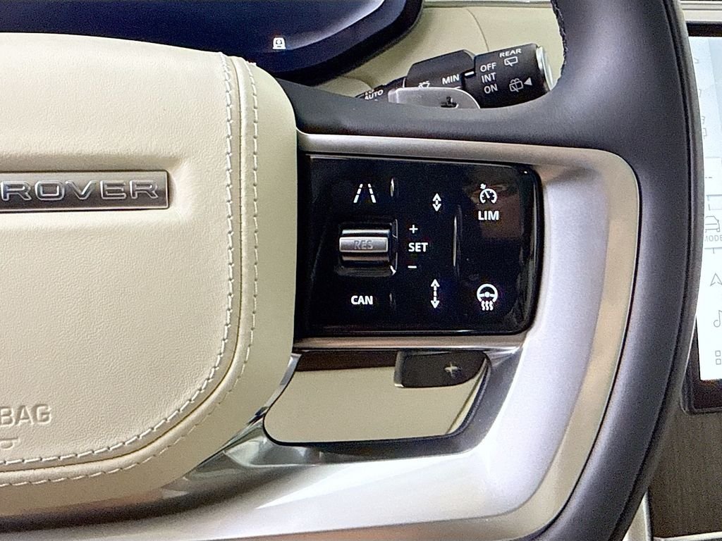 New 2026 Fuji White LAND ROVER SE 7 Seats image 12