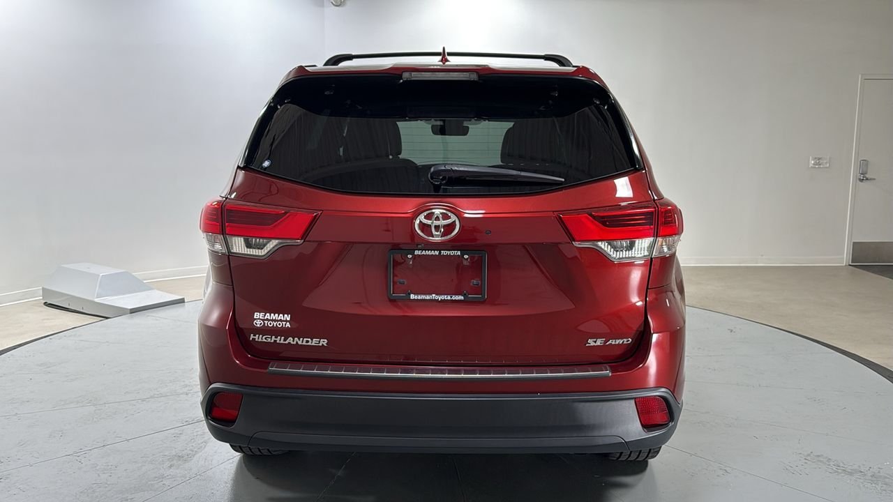 Used 2018 Red Toyota SE image 4