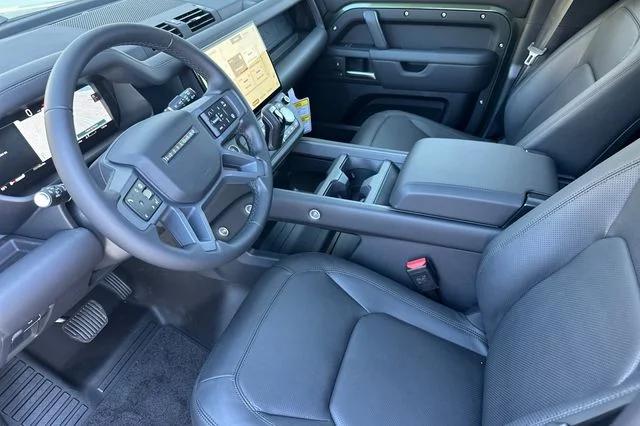 New 2026 Woolstone Green Land Rover X-Dynamic SE image 9