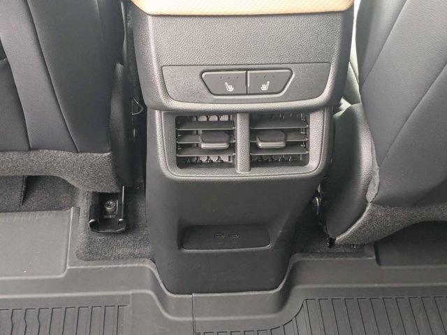 New 2027 Polar White Tricoat Chevrolet ACTIV image 15