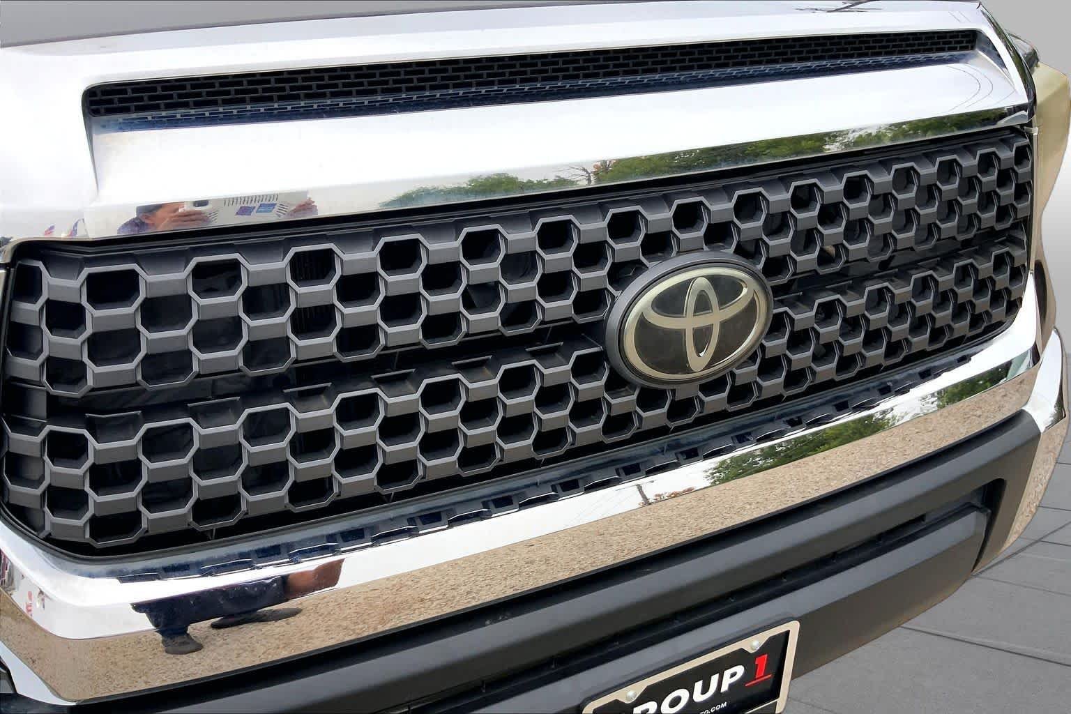 Used 2019 Magnetic Gray Metallic Toyota SR5 image 29