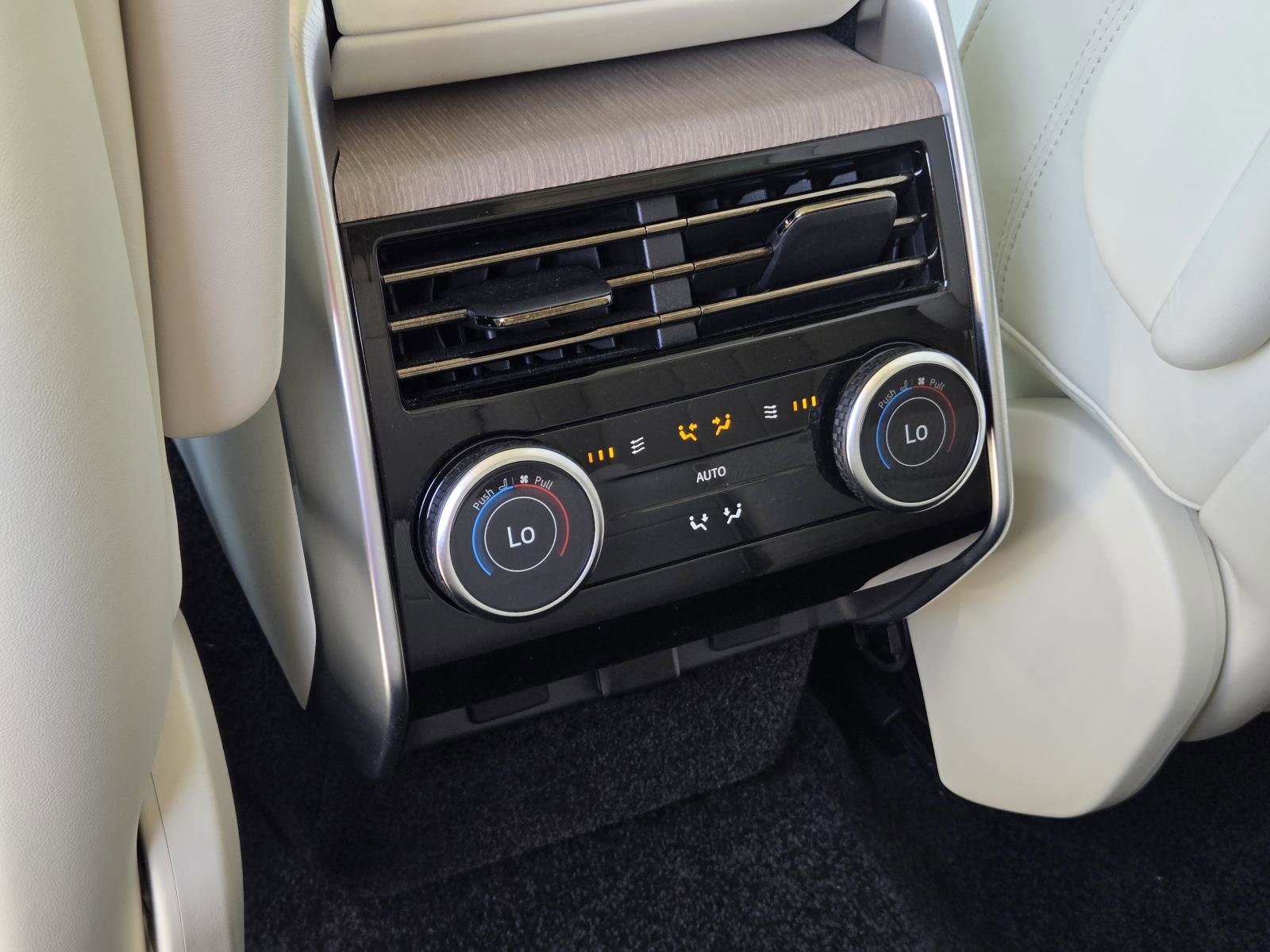 Used 2023 Santorini Black Land Rover SE image 31
