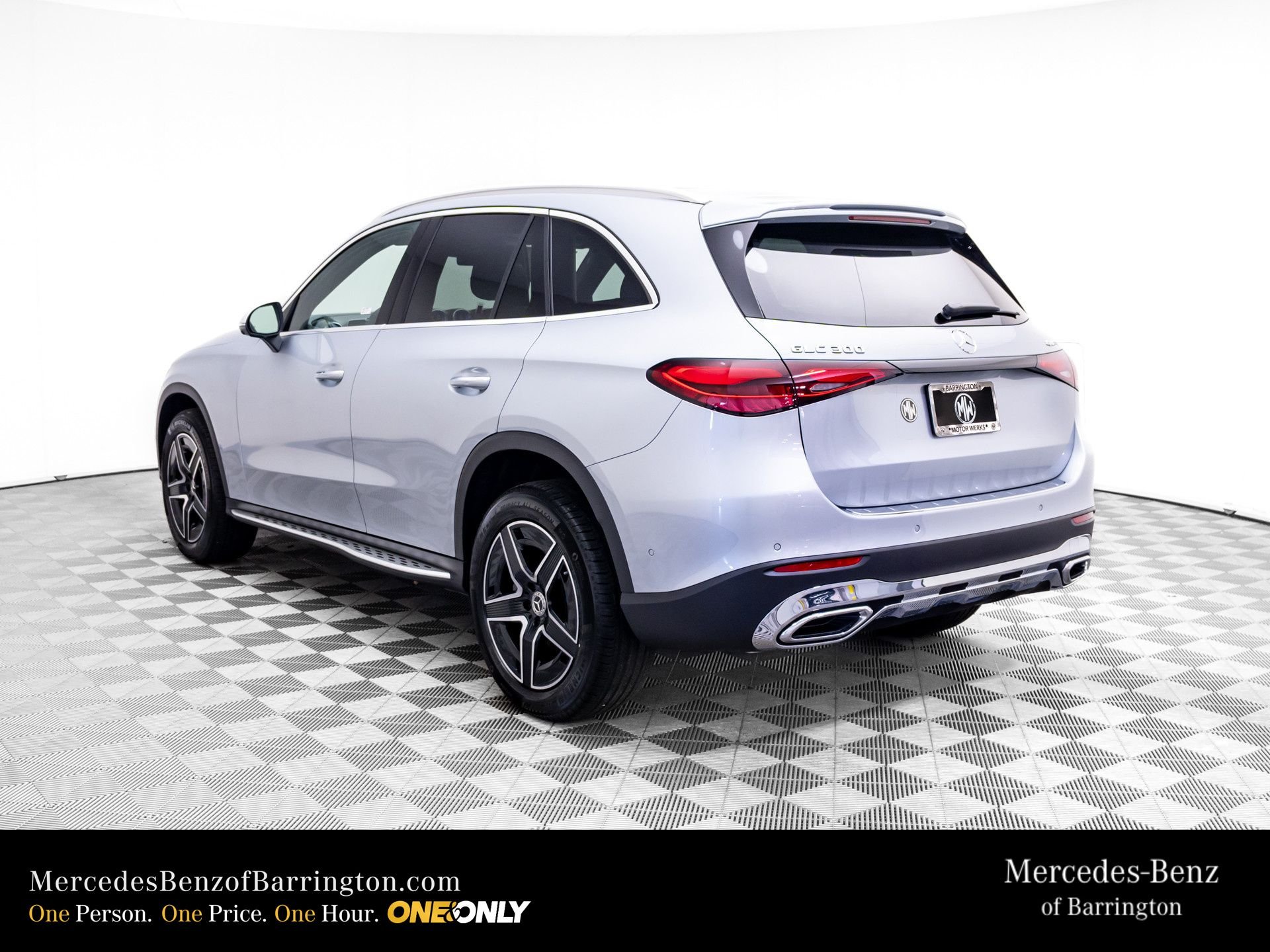 New 2026 Cirrus Silver Metallic Mercedes-Benz GLC 300 image 3