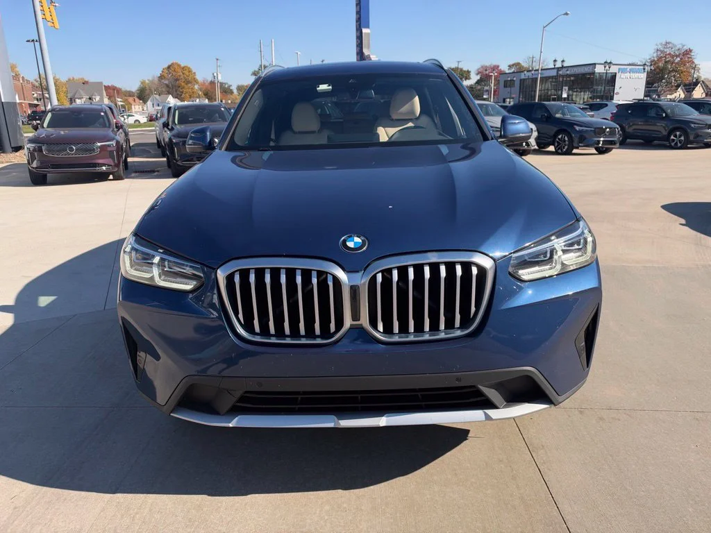Used 2022 Blue BMW xDrive30i image 2