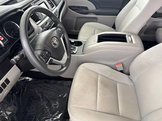 Used 2018 Silver Toyota LE image 24