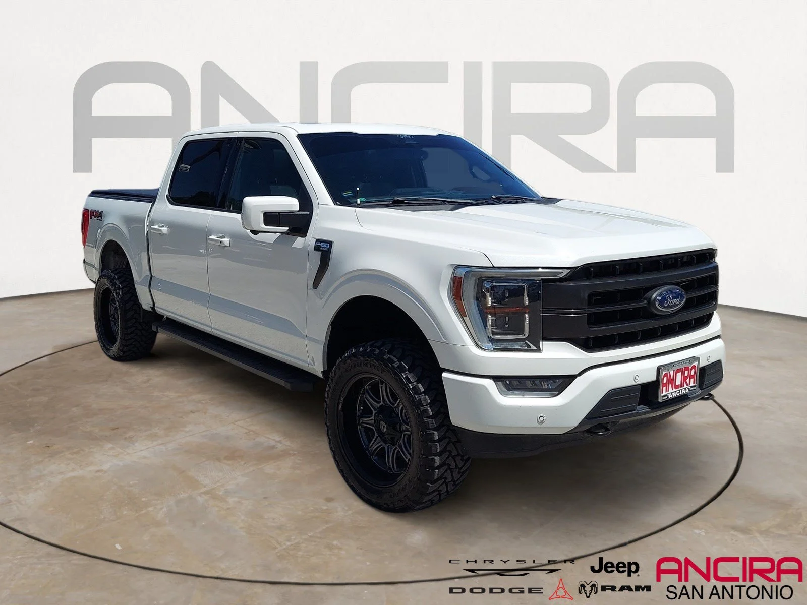 Used 2022 White Metallic Ford LARIAT image 1