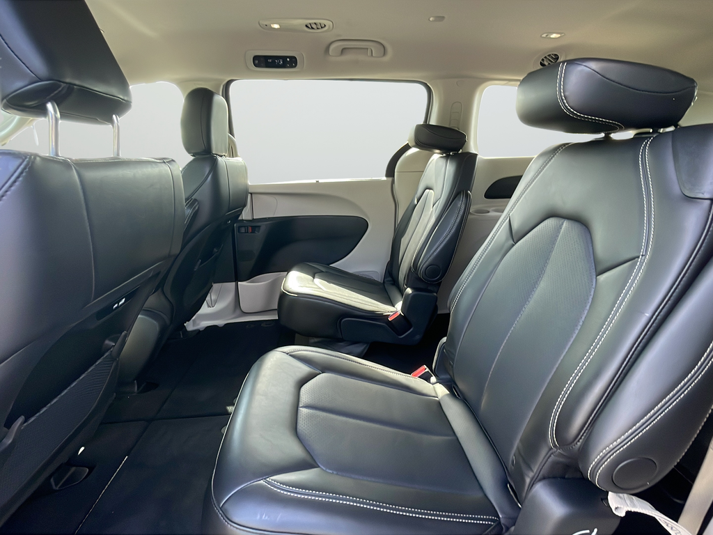 Used 2024 Silver Chrysler Touring L image 27
