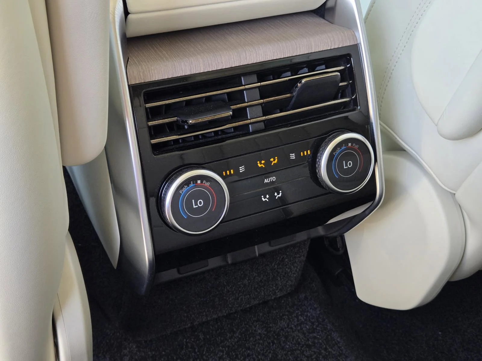 Used 2023 Santorini Black Land Rover SE image 31