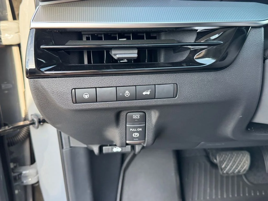 Used 2025 Gray Nissan SL image 23