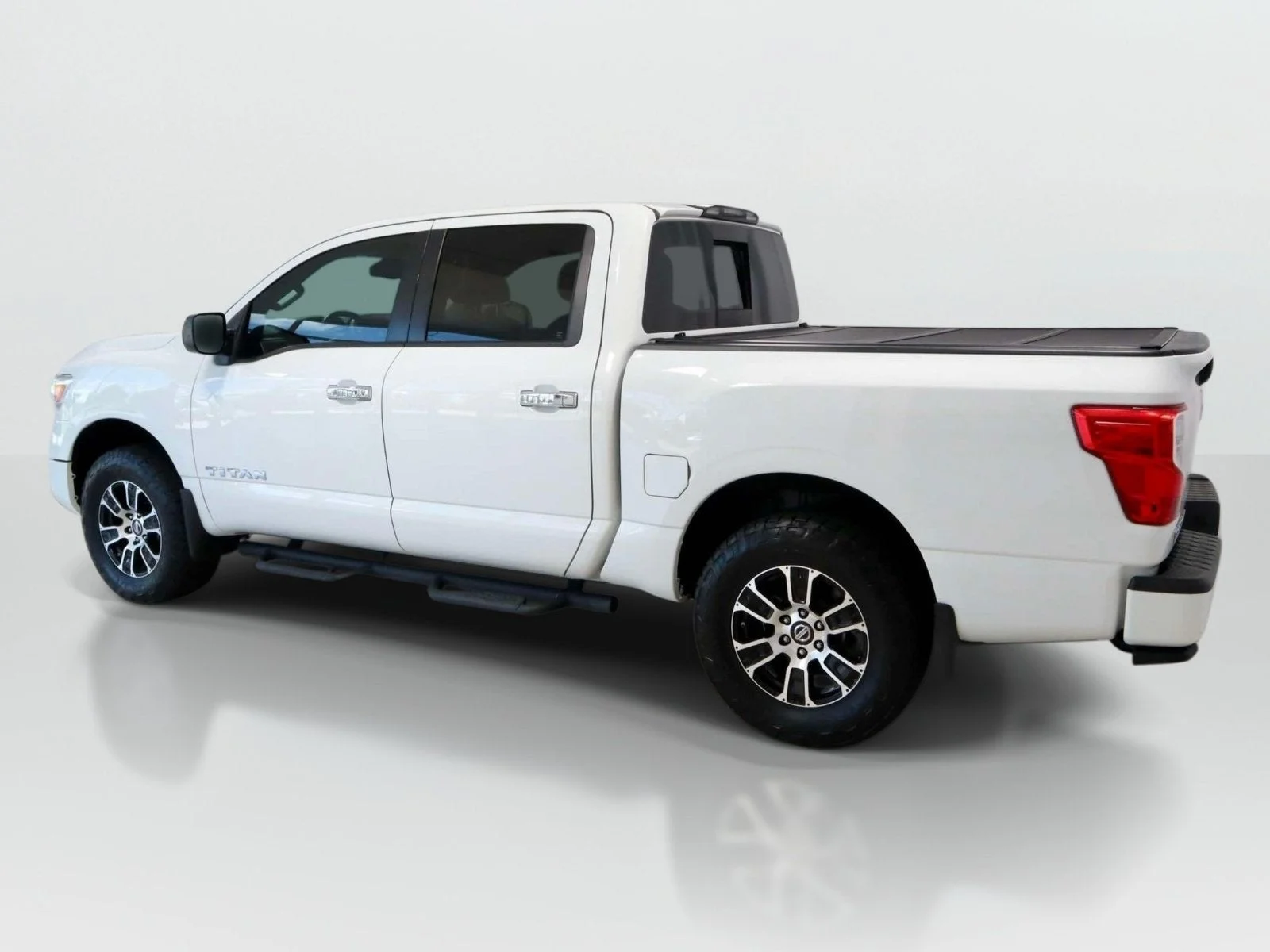 Used 2021 Glacier White Nissan SV image 3