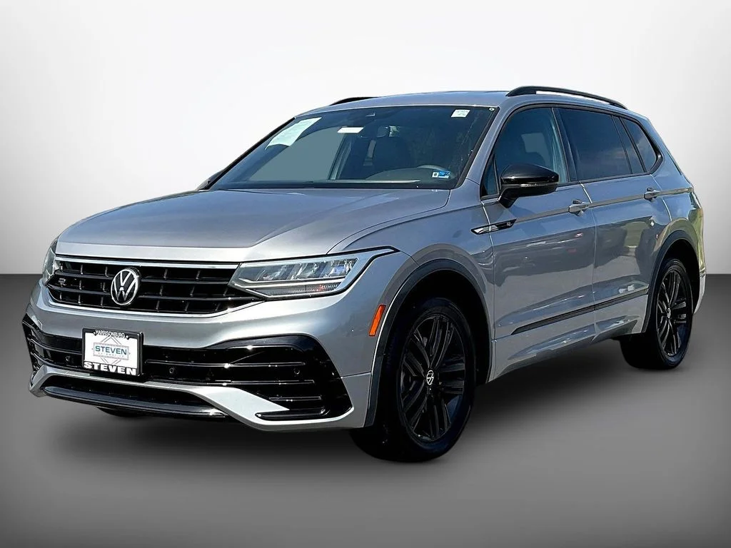 Used 2022 Pyrite Silver Metallic Volkswagen 2.0T SE R-Line Black image 3