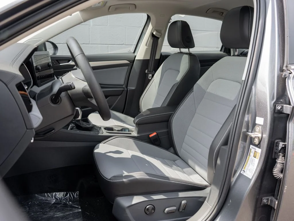 New 2026 Platinum Gray Metallic Volkswagen 1.5T SE image 8