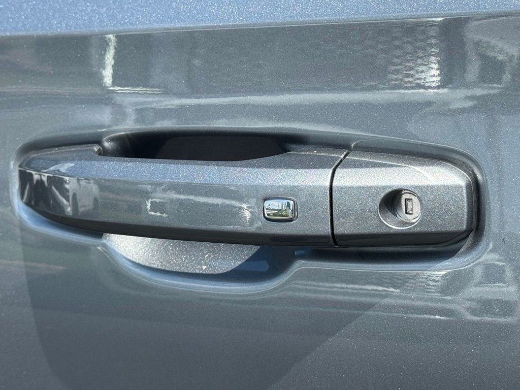Used 2025 Gray Chevrolet Z71 image 13
