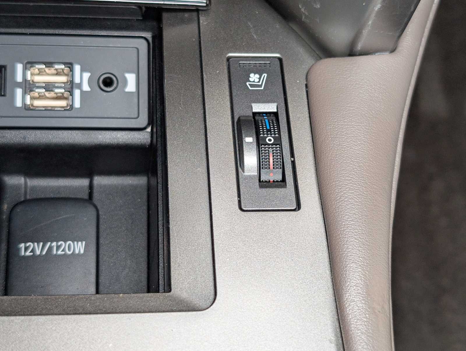 Used 2018 Starfire Pearl Lexus  image 30