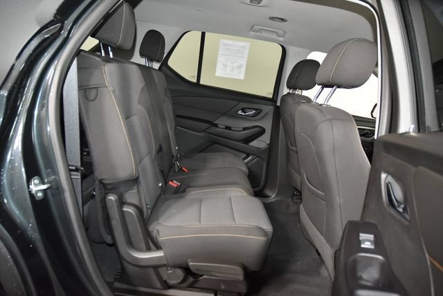 Used 2020 GRAPHITE METALLIC Chevrolet LT Cloth image 18