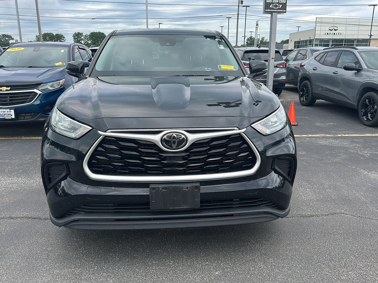 Used 2020 Midnight Black Metallic Toyota L image 5