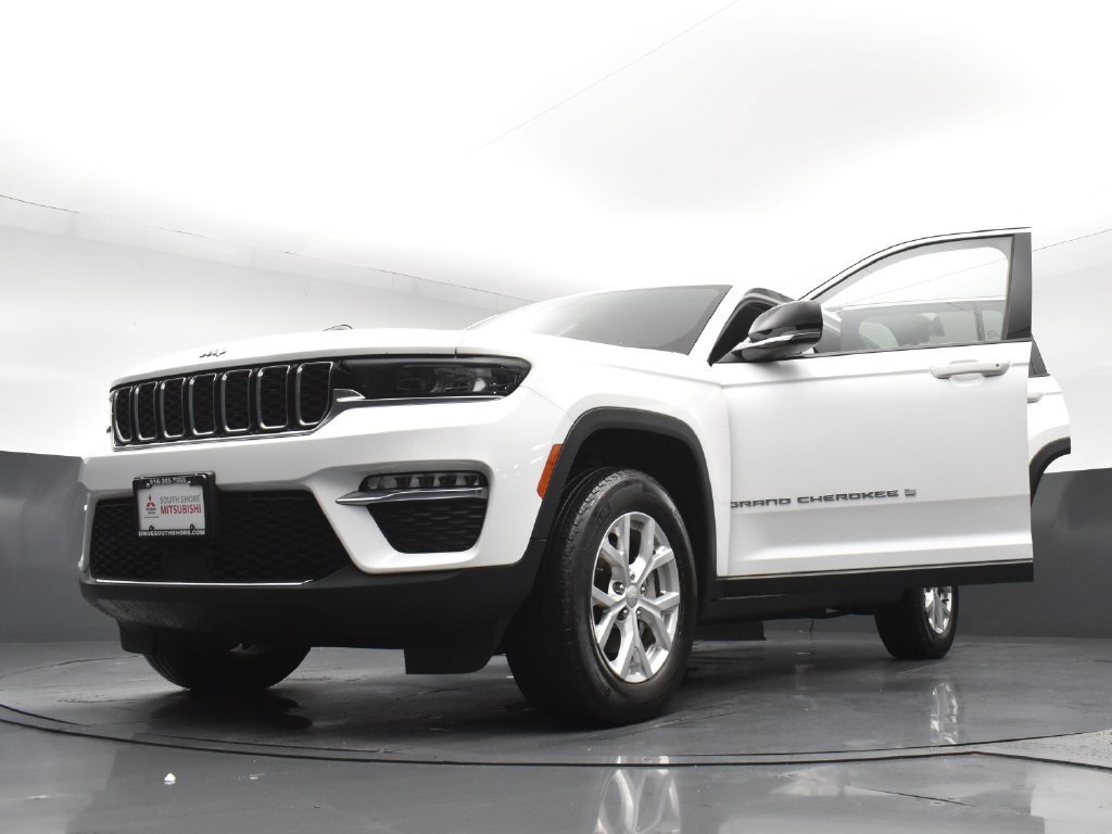 Used 2023 White Jeep Limited image 31
